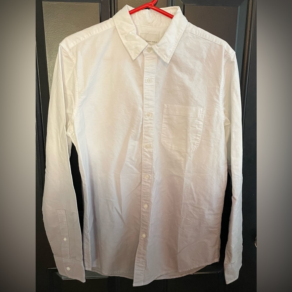 NEW Men’s American Eagle button down long sleeve shirt. Size Med